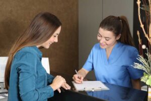 two-ladies-marketing-chat